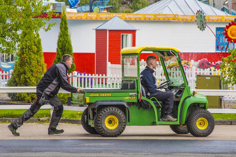 Kone- ja sähköasentaja